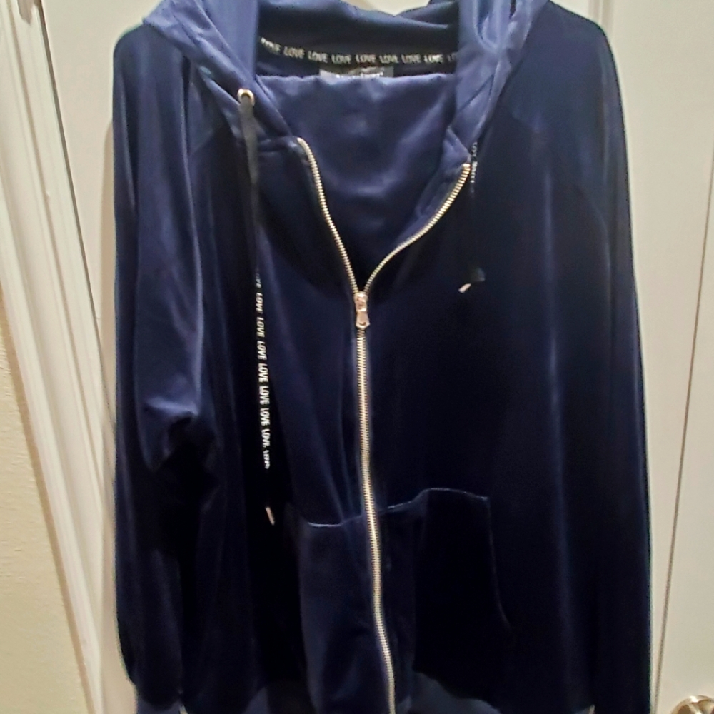 Women's Hooded Sweat jacket and matching sweat pants, size 26-28